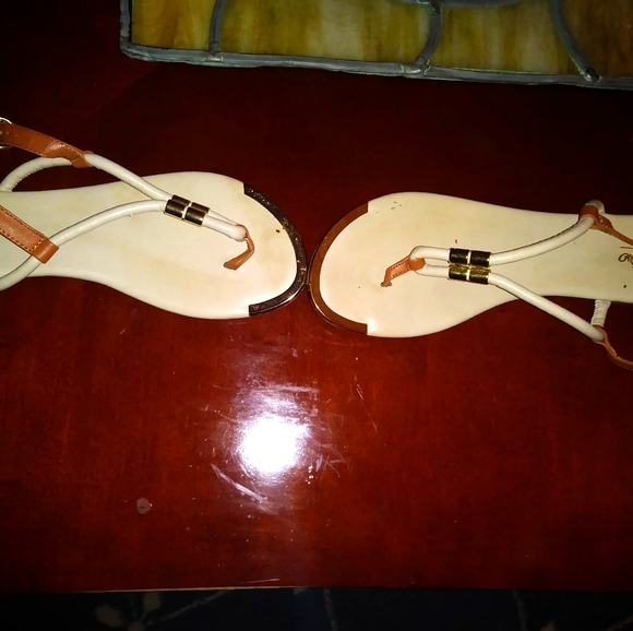 MOSSIMO SANDALS - Picture 2 of 4